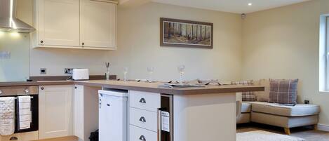 Lavastoviglie, seggiolone, pentole/stoviglie/utensili