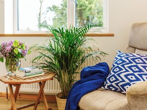 TV, fireplace - 3 bedroom accommodation in Langford Budville, near Wellington (Langford Budville, near Wellington)