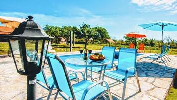 Hồ bơi ngoài trời, lều miễn phí, dù/ô trên bãi biển/hồ bơi