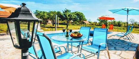 Außenpool, Cabañas (kostenlos), Sonnenschirme