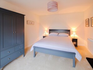 2 bedrooms, free WiFi, bed sheets - 2 bedroom accommodation in Balintore, near Tain (Balintore, near Tain)