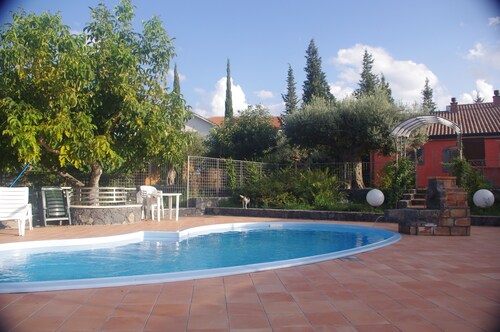 Completely renovated ancient millstone with private pool with Jacuzzi.