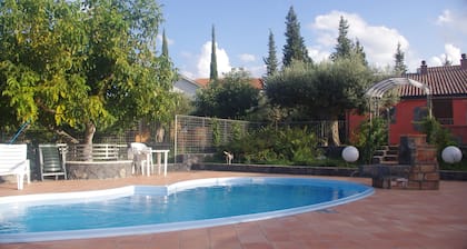 Completely renovated ancient millstone with private pool with Jacuzzi.