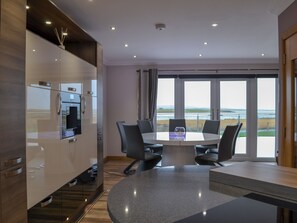 Dining - 2 bedroom accommodation in Clachan Sands, Isle of North Uist (Clachan Sands, Isle of North Uist)