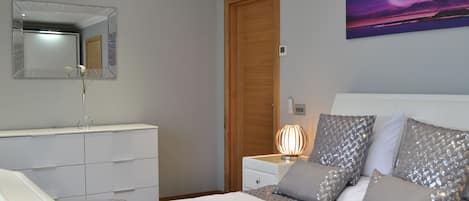 2 chambres, accĂšs au Wi-Fi (inclus), literie fournie
