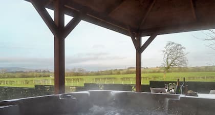 2 bedroom accommodation in Gateside, near Beith