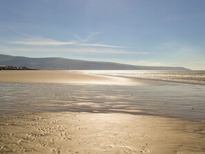 Beach - 4 bedroom accommodation in Llanaber, near Barmouth (Llanaber, near Barmouth)