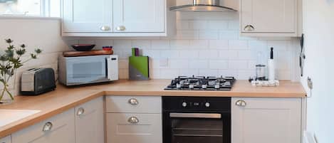 Dishwasher, cookware/dishes/utensils