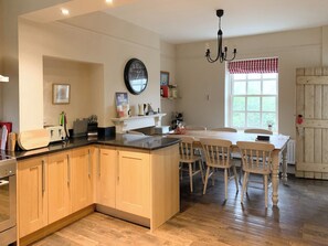 Dishwasher, cookware/dishes/utensils