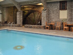 Indendørs pool