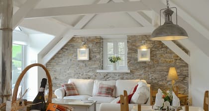 2 bedroom accommodation in Polmassick, near St Austell