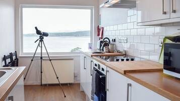 Cookware/dishes/utensils