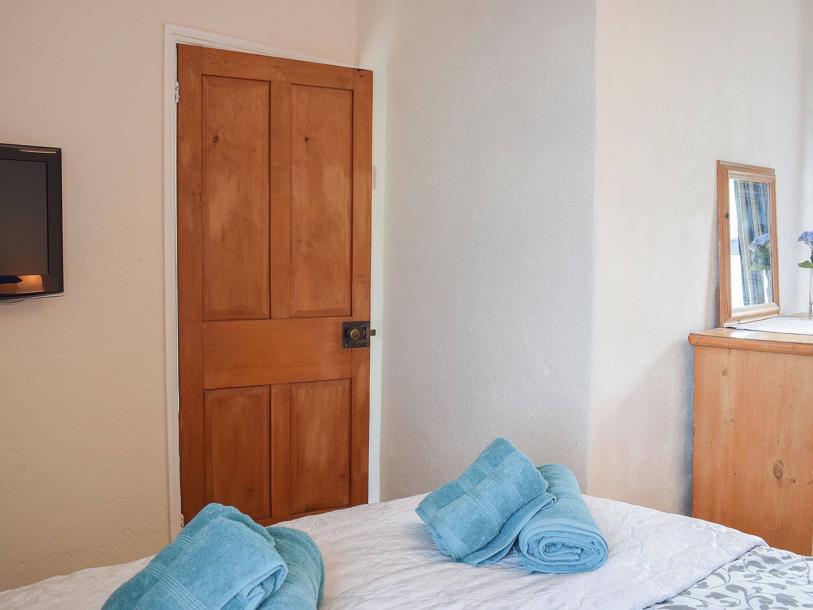 3 bedrooms, free WiFi, bed sheets