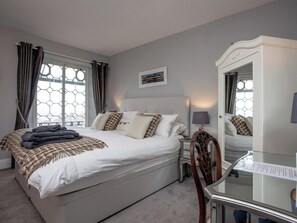 8 bedrooms, free WiFi, bed sheets