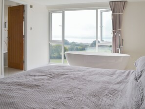 Wonderfully romantic double bedded room | Estuary View, Exmouth