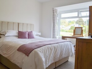 5 bedrooms, free WiFi, bed sheets