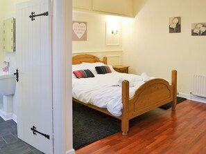 1 bedroom, bed sheets