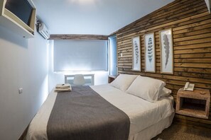 غرفة مزدوجة كلاسيكية - سرير مزدوج - لغير المدخنين (Baño privado) | بديكورات فريدة لكل غرفة وطراز فريد لكل وحدة ومساحة عمل للكمبيوتر المحمول
