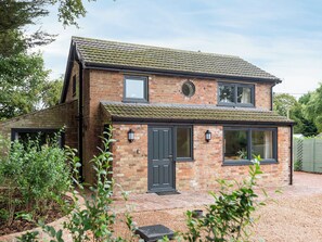 Exterior - The Old Rectory Cottage (Tothill, near Louth)