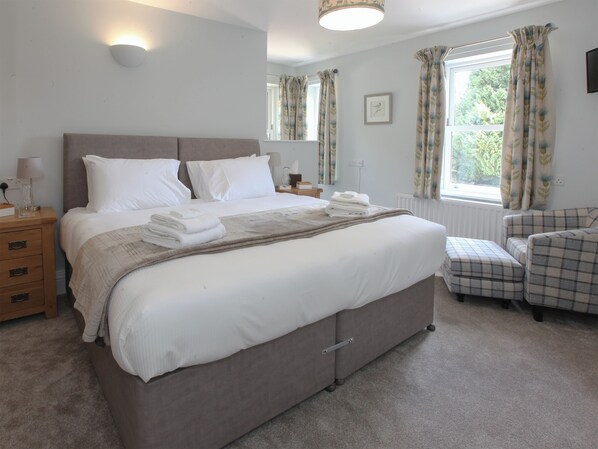 2 多间卧室、免费 WiFi、床单