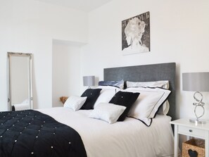 2 quartos, ferros/tábuas de passar roupa, Wi-Fi de cortesia