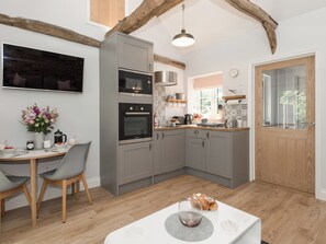 Cookware/dishes/utensils