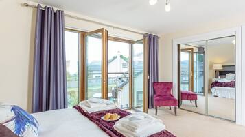 5 bedrooms, free WiFi, bed sheets