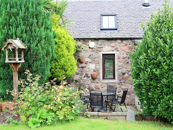 Outdoor dining - 1 bedroom accommodation in Coldingham, near Eyemouth (Coldingham, near Eyemouth)
