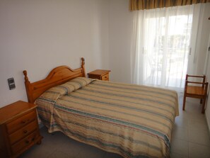 1 غرفة نوم وإنترنت مجاني وملاءات أسرّة