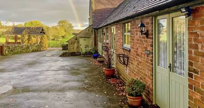 Honeysuckle Cottage - UK4177