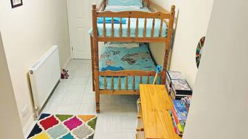 3 bedrooms, WiFi (free), bed sheets