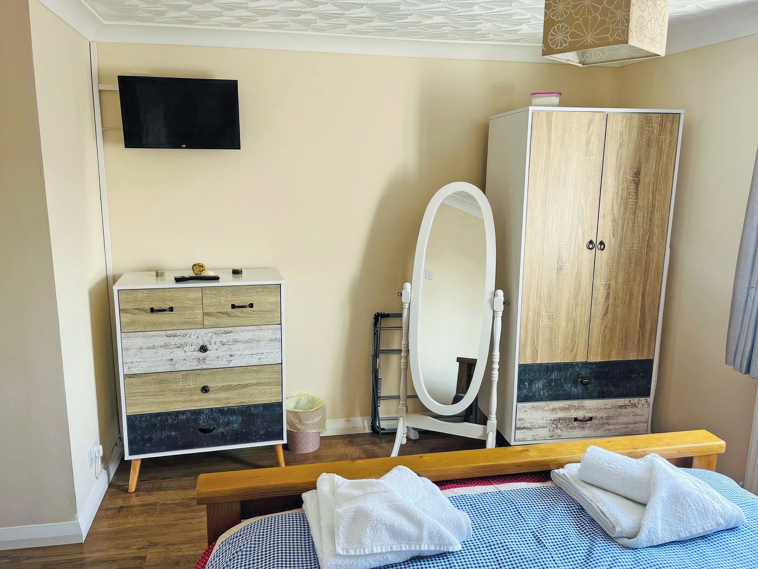 3 bedrooms, free WiFi, bed sheets