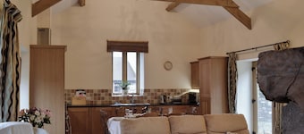 3 bedroom accommodation in Middleton, near Swansea