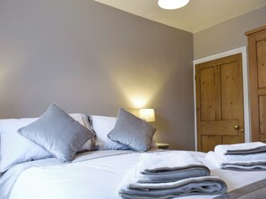 3 bedrooms, free WiFi, bed sheets - Cosy cottage in the heart of Middleham famous for its horse racing stables. (Middleham, near Leyburn)
