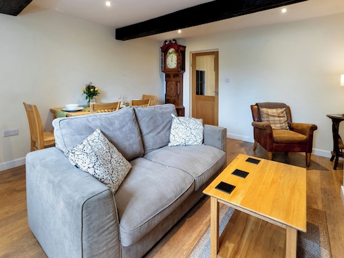 2 bedroom accommodation in Salterforth, near Barnoldswick