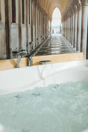 Juniorsvit | Privat bubbelpool