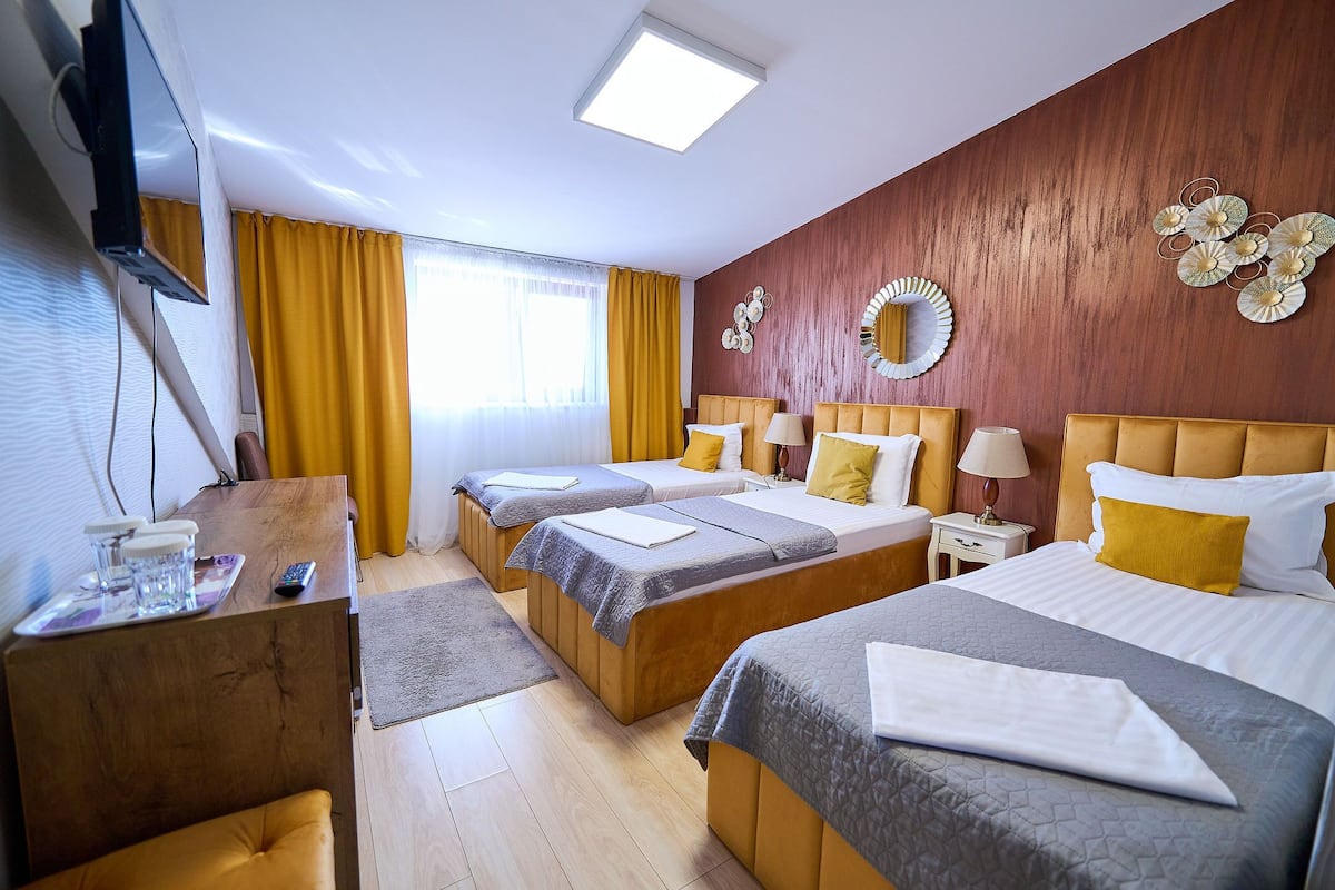 Driepersoonskamer | 2 slaapkamers, individueel gedecoreerd, individueel gemeubileerd