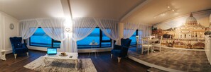 Penthouse Deluxe, vista al río | Servicio a la habitación