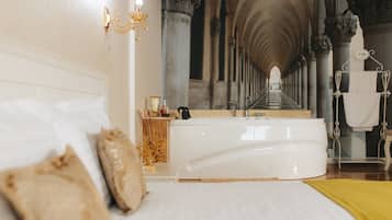 Junior Suite | 2 bedrooms, individually decorated, individually furnished, desk