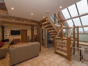 Living space | Y Beudy, Pwllglas, near Ruthin - 7 bedroom accommodation in Pwllglas, near Ruthin (Pwllglas, near Ruthin)