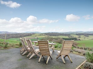 Outdoor dining - 7 bedroom accommodation in Pwllglas, near Ruthin (Pwllglas, near Ruthin)