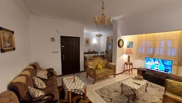 43-Zoll-LCD-Fernseher mit Satellitenempfang, Fernseher