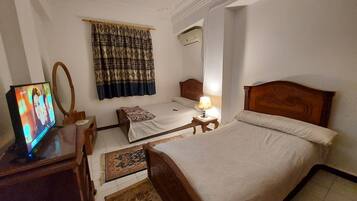 2 Schlafzimmer, italienische Bettbezüge von Frette