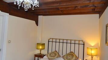 Kamer, 1 twee- of 2 eenpersoonsbedden, en-suite badkamer | 1 slaapkamer