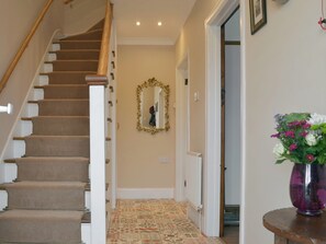 Interior - 3 bedroom accommodation in Looe (Looe)