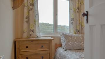 3 bedrooms, free WiFi, bed sheets