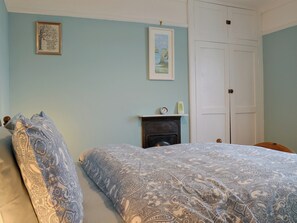 3 bedrooms, free WiFi, bed sheets - 3 bedroom accommodation in Looe (Looe)