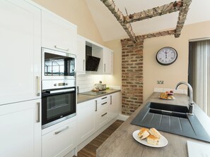 Geschirrspüler, Hochstuhl, Gefrierschrank