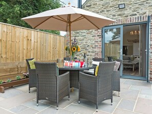 Outdoor dining - 3 bedroom accommodation in Witton Gilbert, near Durham (Witton Gilbert, near Durham)