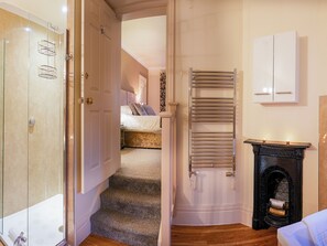 4 bedrooms, free WiFi, bed sheets - 4 bedroom accommodation in Cottam, near Driffield (Cottam, near Driffield)